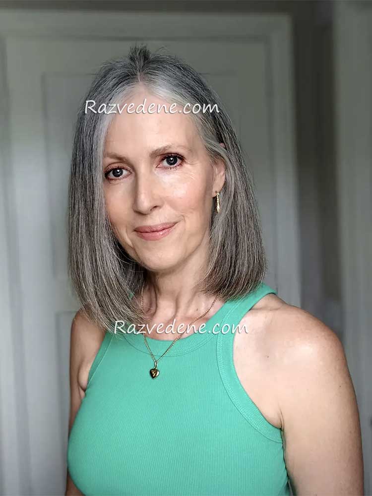 žena u zelenoj majici